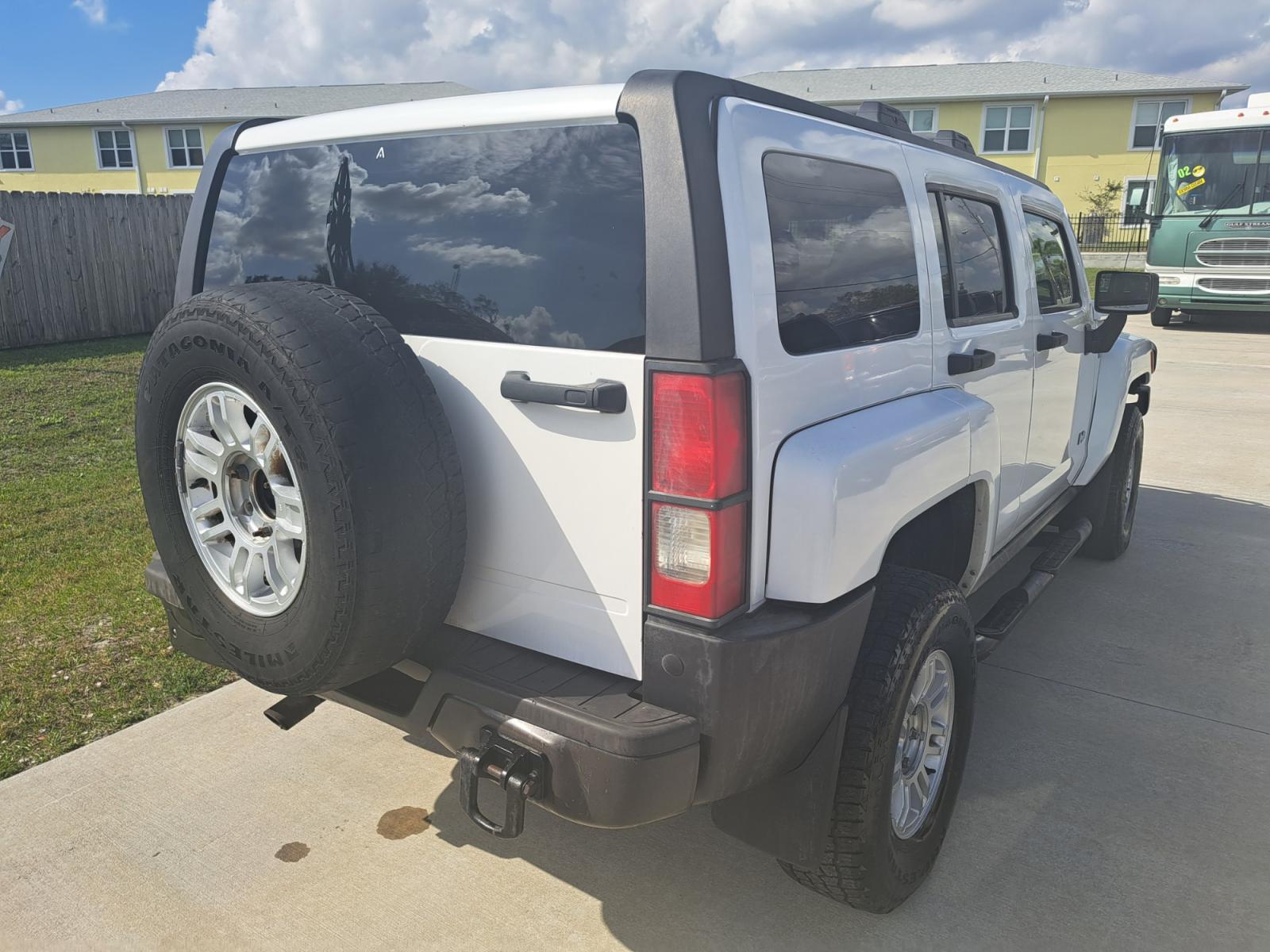 2008 White Hummer H3 Base (5GTEN13E788) with an 3.7L L5 DOHC 20V engine, Automatic transmission, located at 1181 Aurora Rd, Melbourne, FL, 32935, (321) 241-1100, 28.132914, -80.639175 - Photo #1