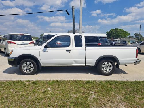 2000 Nissan Frontier XE King Cab 2WD
